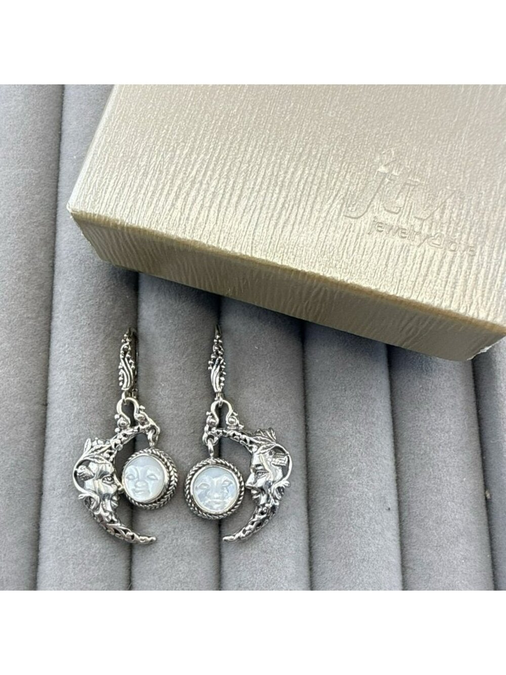 Sarda Sterling Silver Earrings Moon Face Celestial Mother of Pearl Drop Bali 925